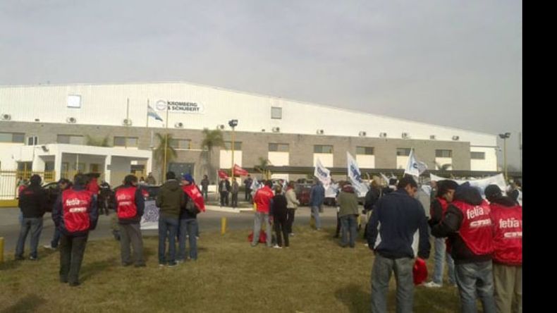 OTRO CONFLICTO. Trabajadores de Kromberg ya habían realizado bloqueos a la empresa y al Parque en los últimos años..