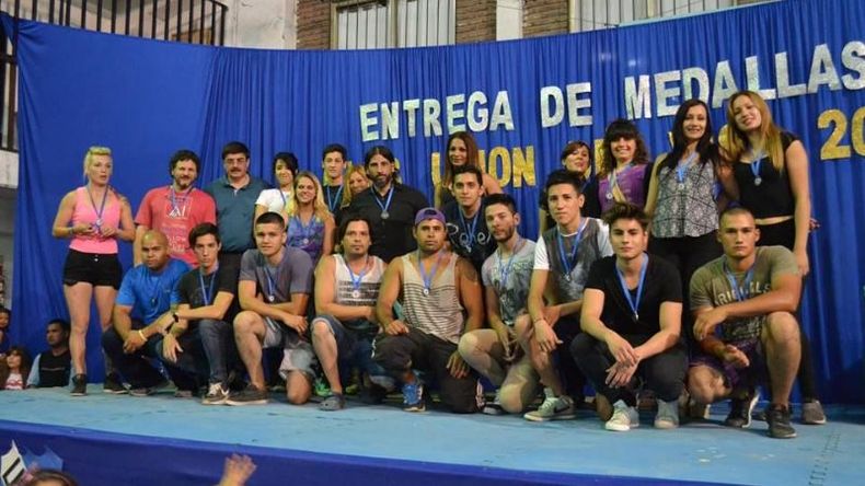 Premiados. Todos los deportistas del club recibieron medallas o trofeos. Foto Víctor Hugo Koprivsek..