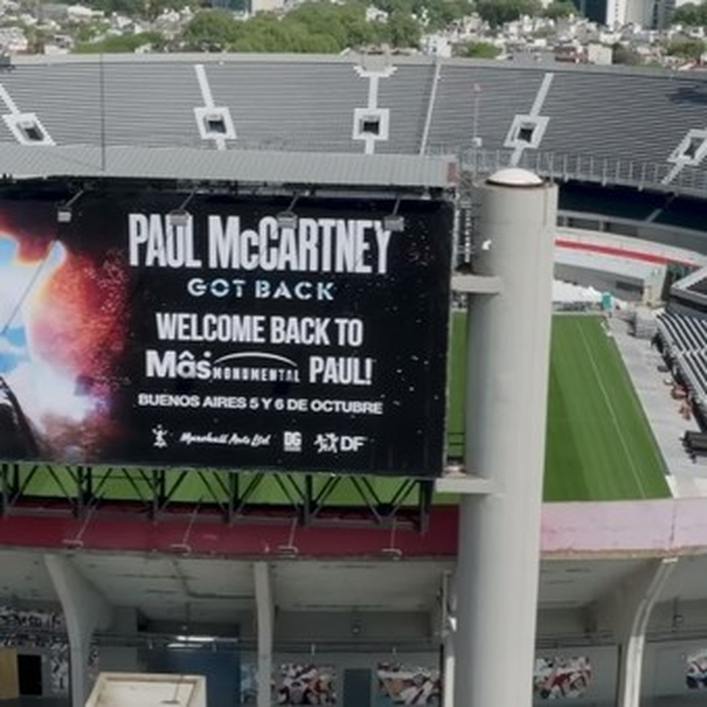 El cartel de bienvenida de McCartney a la Argentina. (IG Imagen)..png