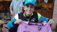 Thiago Almada, en el Sheraton Pilar, con la camiseta rosa de Real. Dijo que va derecho para su museo.&nbsp;