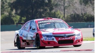 TRES VUELTAS. Rossi abandonó con su Toyota al quedarse sin nafta..