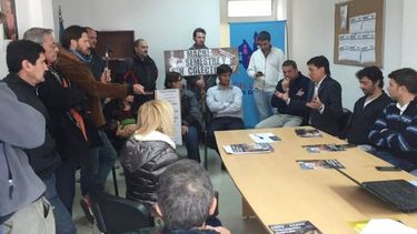 Reunión por el peaje Larena