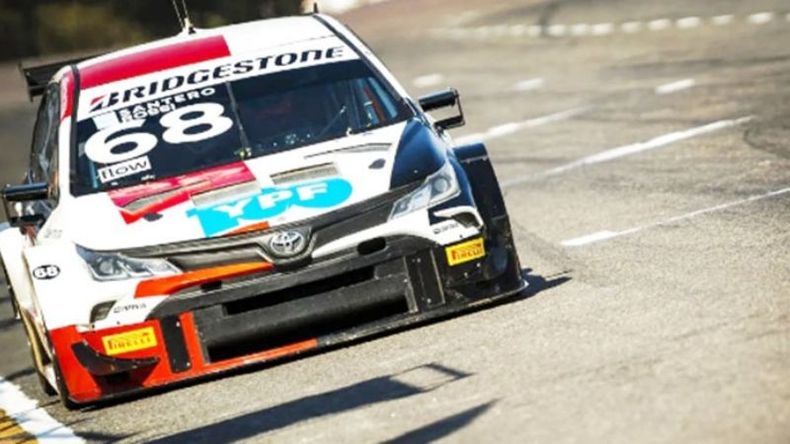 CLASIFICACIÓN. Rossi a bordo del Toyota de Santero..