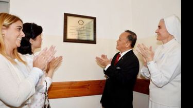 Las autoridades descubrieron una placa en el hall del hogar..