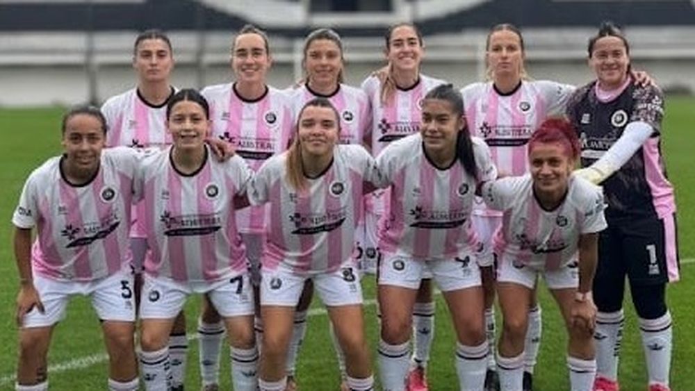 EQUIPO. Las Reinas se presentaron este sábado en San Martín.