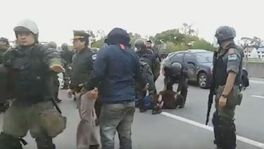 Así fue la represión en el peaje Larena
