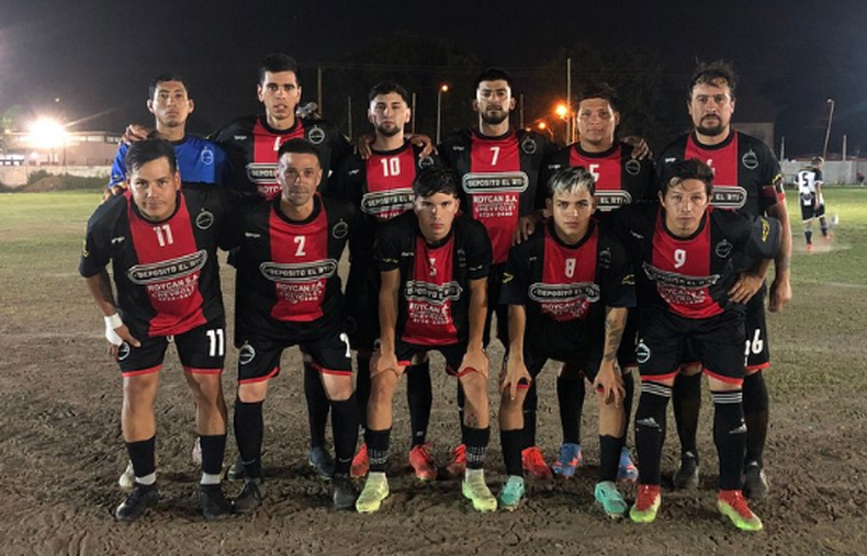 PUNTERO. El primer equipo de Villa Rosa busca sostenerse en la cima de la División B.