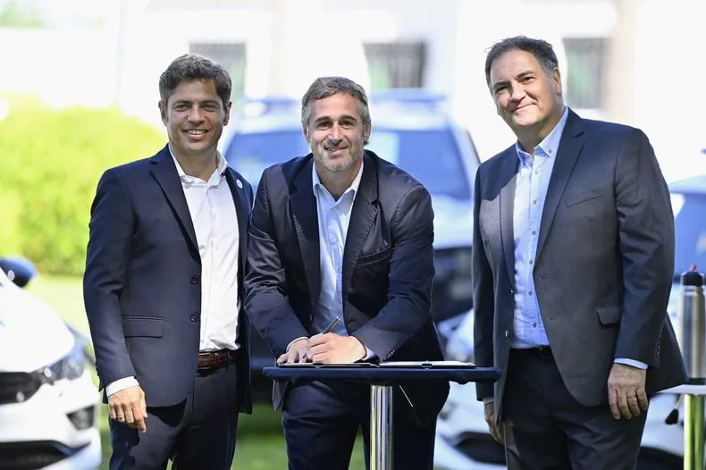 FIRMA. Achával fue uno de los 58 intendentes que suscribieron el convenio.