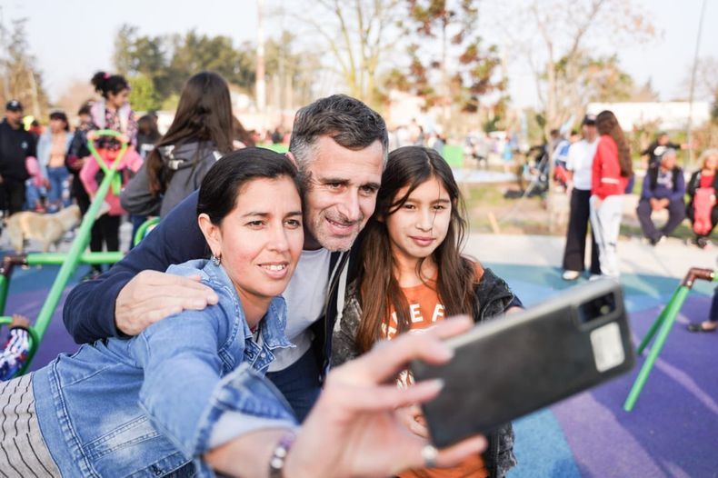 CAMPAÑA. A 6 días de las PASO, Achával acelera la presencia en los barrios. &nbsp;
