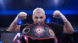 CINTURÓN. Yamil Peralta logró el título Fedelatin AMB de los Cruceros. Ahora irá por su chance mundialista. CINTURÓN. Yamil Peralta logró el título Fedelatin AMB de los Cruceros. Ahora irá por su chance mundialista.