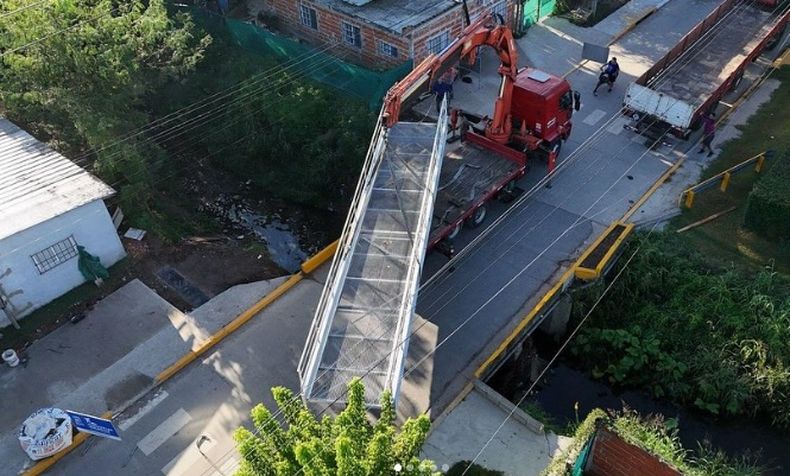 El puente en La Pilarica pasa sobre el arroyo La Verde.