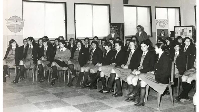 ALUMNAS. Un curso del colegio Madre del Divino Pastor, que funciona hace 90 años en Pilar..