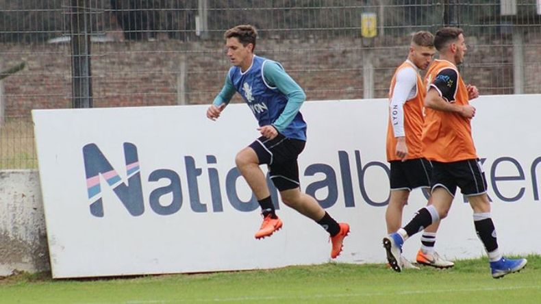 SALTO. Ariel Otermín se prepara para el duelo de este domingo..