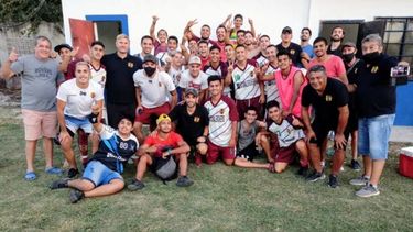 DOBLE ALEGRÍA. Todo Monte festeja el triunfo en el clásico y la clasificación. FOTO: MARIO CACEREZ. .