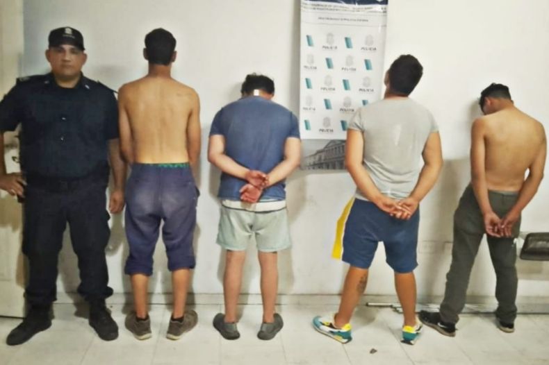 Los cinco detenidos protagonizaron una riña callejera.&nbsp;