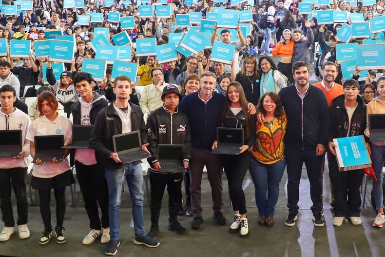 La entrega de netbooks se enmarca dentro del plan Conectar Igualdad bonaerense.&nbsp;