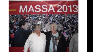 Delante del afiche. Quintero y Galmarini, durante un plenario en San Miguel..