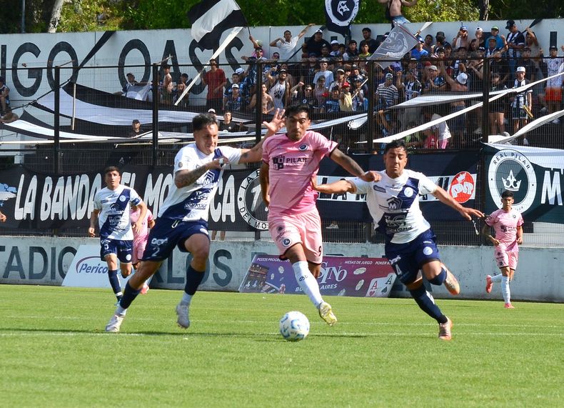 PELOTA. El Chengue Morán lleva 3 tantos en este Clausura con Real Pilar.