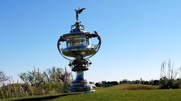 TROFEO. La Copa El Hogar, en la cancha de GC Argentino.