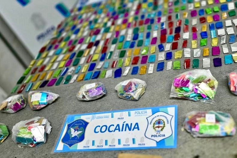 INCAUTADO. Parte de la droga secuestrada durante los allanamientos.