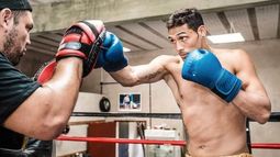 GUANTEO. Peralta trabaja en el gimnasio a la espera de la velada en River.