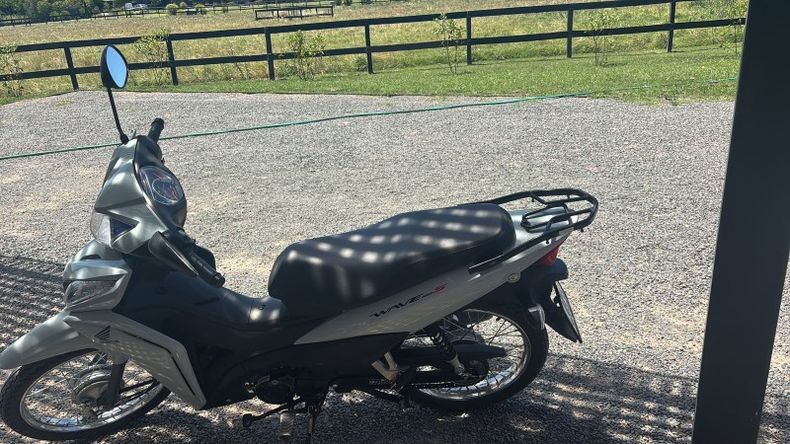 La moto robada es una Honda Wave de 110cc.