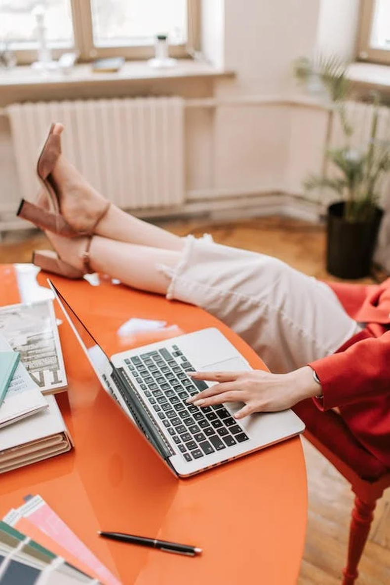 Día internacional de la diversión en el trabajo. Las personas rinden más en sus trabajos cuando se divierten.
