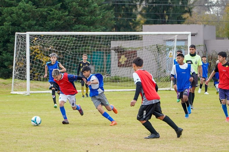 Los varones del F&uacute;tbol 11 jugaron en el complejo Pilae.