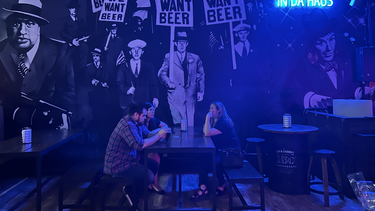 un bar al estilo neoyorkino en pilar