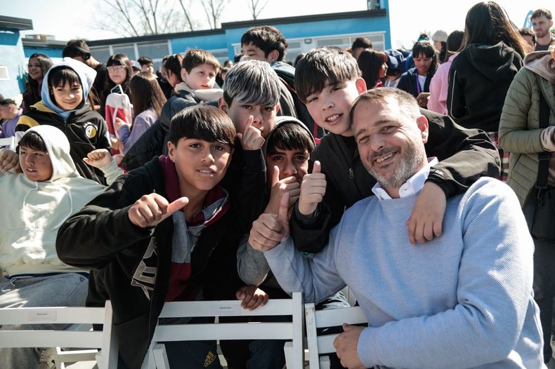 ELECCIONES. Santiago Laurent, en la inauguración de una de las nuevas escuelas de Pilar.