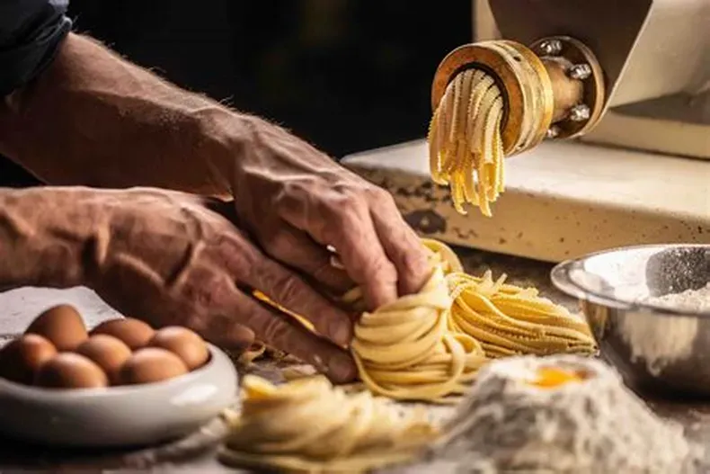 ¿De dónde viene la pasta? (pasta-planet.com).
