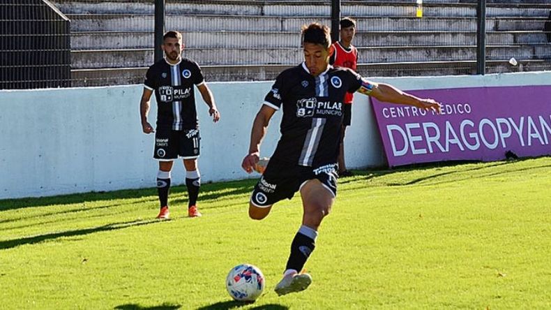 CAPITÁN. Gerardo Pérez jugaría este sábado en Claypole..