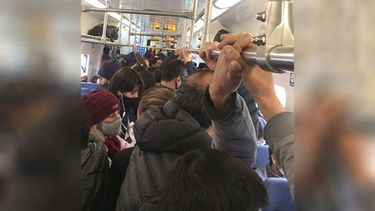 Tren San Martín que llegó a las 8.35 (de ayer) a estación Muñiz, sin decir nada sobre el horario y cancelando tres trenes que pasan por esa estación! 7.49, 8.02 y 8.22. Matias Matassa / @MatiasMatassa..