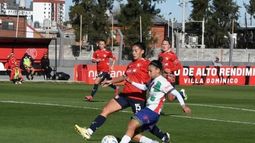 Y VA EL TERCERO. Zoraida Leguizamón le marcó 5 goles a Independiente.