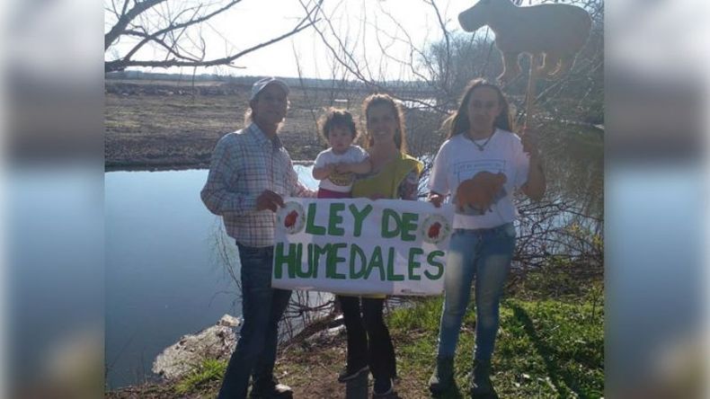 CARPINCHOS. Espasa participó de la caravana con su familia..