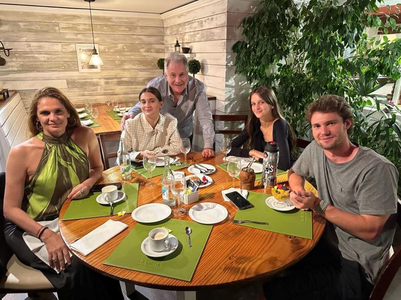 EN FAMILIA. La cercan&iacute;a de sus afectos, fundamental para el jugador de Del Viso.&nbsp;