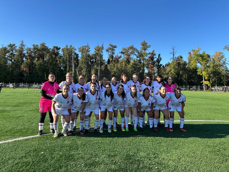 DEBUT. Las Reinas jugaron su primer partido en la Primera C.