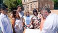 GUÍA. Achával muestra el desarrollo de la obra en el Pellegrini.