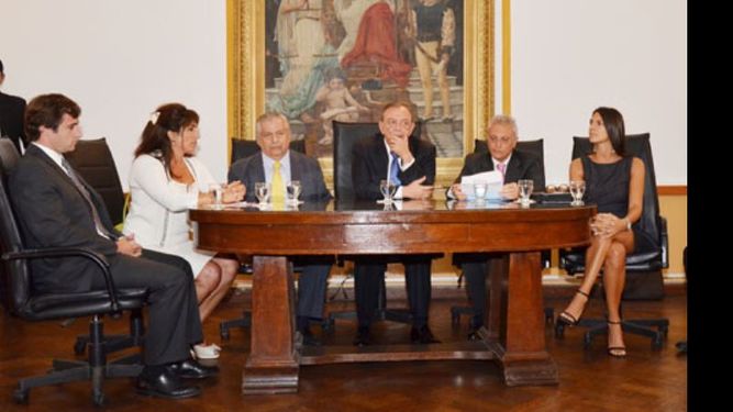 El acto contó con jueces, fiscales y policías..