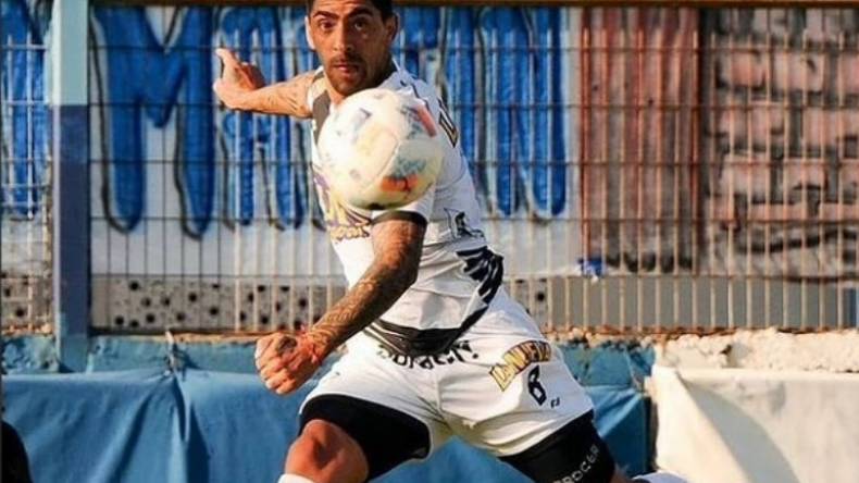 PEGADA. Díaz tuvo un gran desempeño en All Boys. .