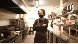 El conmovedor video, finaliza con la frase: La gastronomía no contagia. .