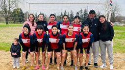 FORMACIÓN. La categoría Sub 18 de la Escuela Municipal sueña llegar a Mar del Plata.