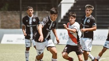PASE. La reserva de Real Pilar empató 1-1 con Luján y pasó por ventaja deportiva.