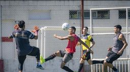 FÚTBOL. El Metalero jugó amistoso con Luján. Ambos se preparan para sus torneos de la Liga y Primera C de AFA. FÚTBOL. El Metalero jugó amistoso con Luján. Ambos se preparan para sus torneos de la Liga y Primera C de AFA.