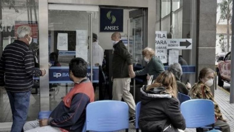 El bono de 8 mil pesos alcanzará a quienes perciban la jubilación mínima. .