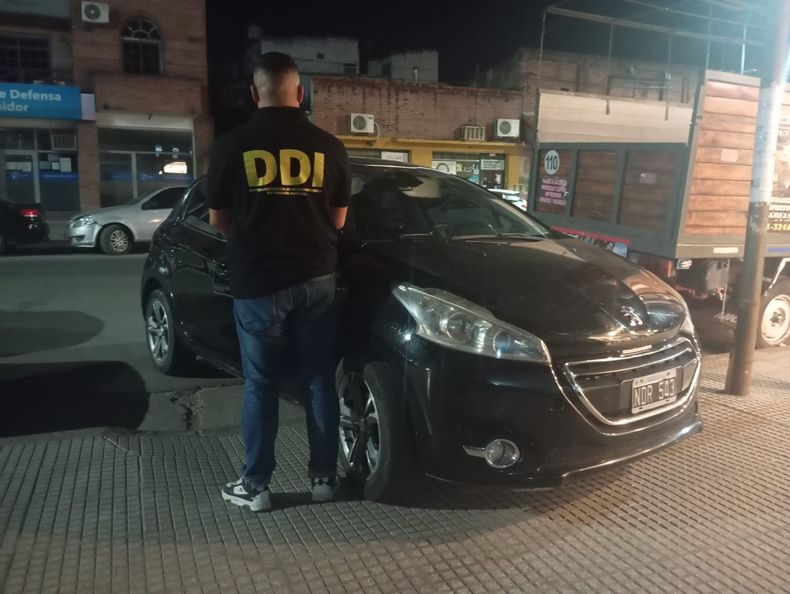 DDI. El auto incautado en el que se desplazaba parte de la banda.