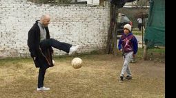 A la cancha.