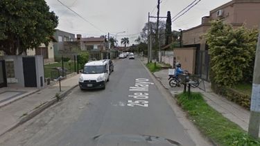 INTRANQUILIDAD. En la cuadra del robo los vecinos exigen medidas de seguridad..