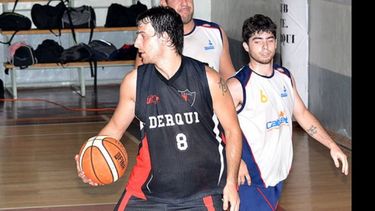 Alejandro Irigoyen cerró su faena en la noche zarateña con 13 puntos..