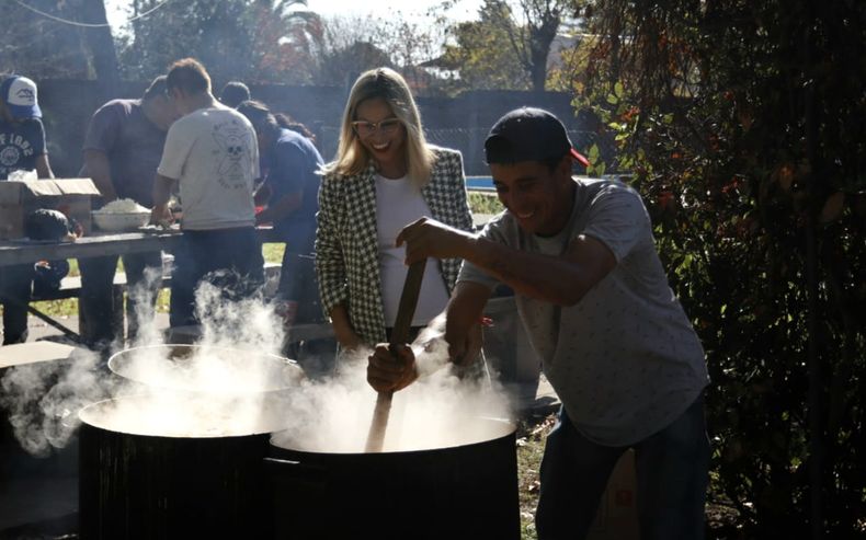 ALMUERZO. Con loco y música, Cáceres reunió a su tropa en Del Viso.